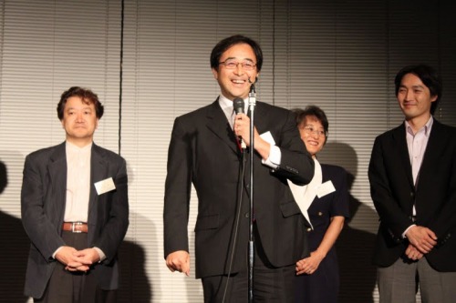中央：ソーシャル・イノベーション・ジャパン代表理事　日野公三氏  