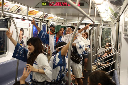 地下鉄でも、阿波踊りは止まらない！