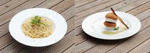 （左）奈良漬けとしらすのペペロンチーノ950円　（右）空気ケーキ600円　カフェのメニューは、共催である奈良県の食材を生かしたものばかり。