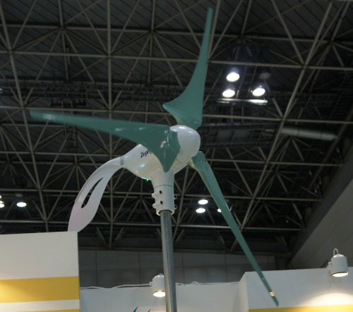ゼファー社が開発した小型風車「エアドルフィン」