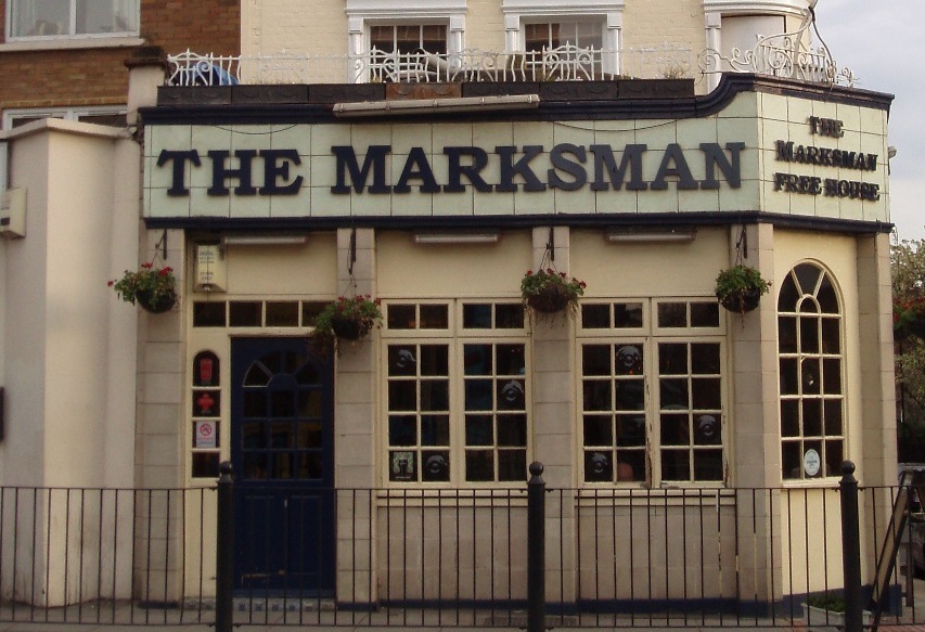 ロンドンの「Marksman Pub」の外観。Creative Commons: Some Rights Reserved. Photo by Ewan-M.