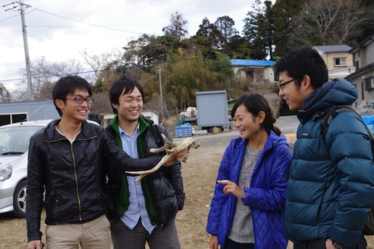 『OCICA』を制作・販売する「つむぎや」の4人。左から、鈴木さん、友廣さん、齋藤さん、多田さん
