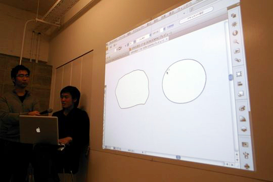 Illustratorでベジェ曲線を描きながら説明する太刀川さん