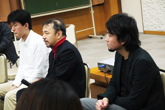 写真左から馬上丈司講師、倉阪秀史教授、エナジーミート蘆田暢人さん