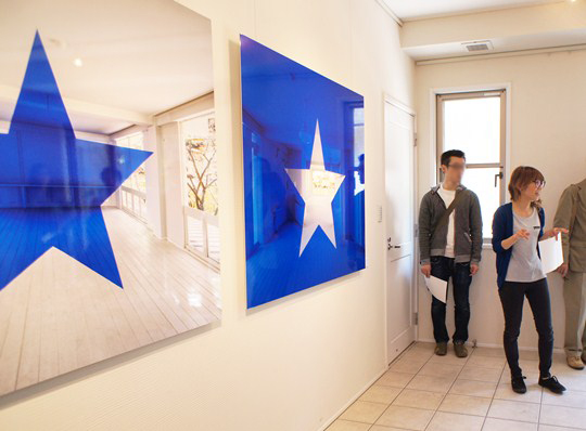 ジョルジュ・ルースと手がけたアートプロジェクト「松島 ネガ／ポジ　2013」作品展示