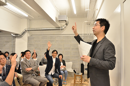 「マイプロジェクトを発表してください」という西村さんの呼びかけに、たくさんの手が挙ります。(C)NaraYuko