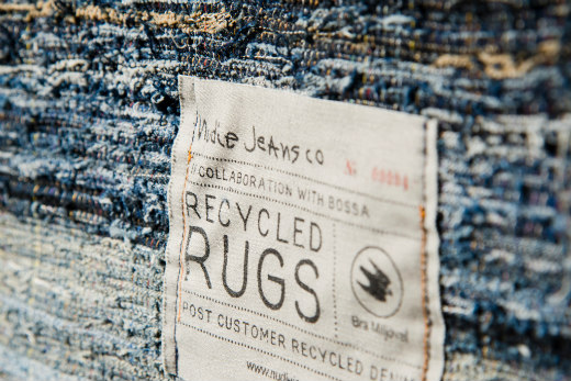デニム由来の美しい色合いとストライプが魅力の"Recycled Rugs"