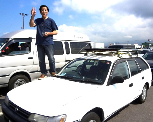 愛車とともに、函館発青森県大間行きのフェリーのりばにて　撮影：はらみづほ