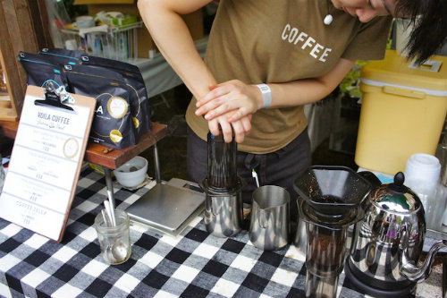鹿児島のスペシャリティコーヒーブランド「ヴォアラ珈琲」も出展。屋台で一杯づつ丁寧に淹れてくれるコーヒーは格別