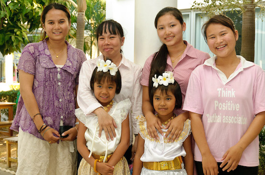 養護施設の子どもたちにも 家族を感じながら育ってほしい 温かさと絆を感じながら子どもたちが育つ場 Phuket Sunshine Village Greenz Jp グリーンズ