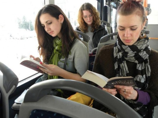 bus-reading__880