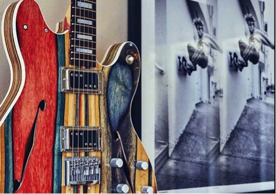 壊れたスケートボードに吹き込む新たな命！ アップサイクルでつくる、世界に一つだけのギター「Prisma Guitars」