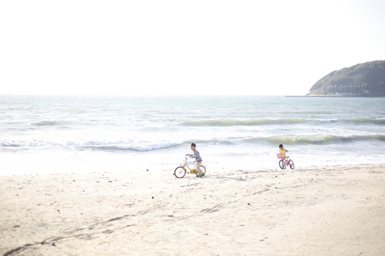 ©亀山さんとお子さんたちが好きな糸島の海