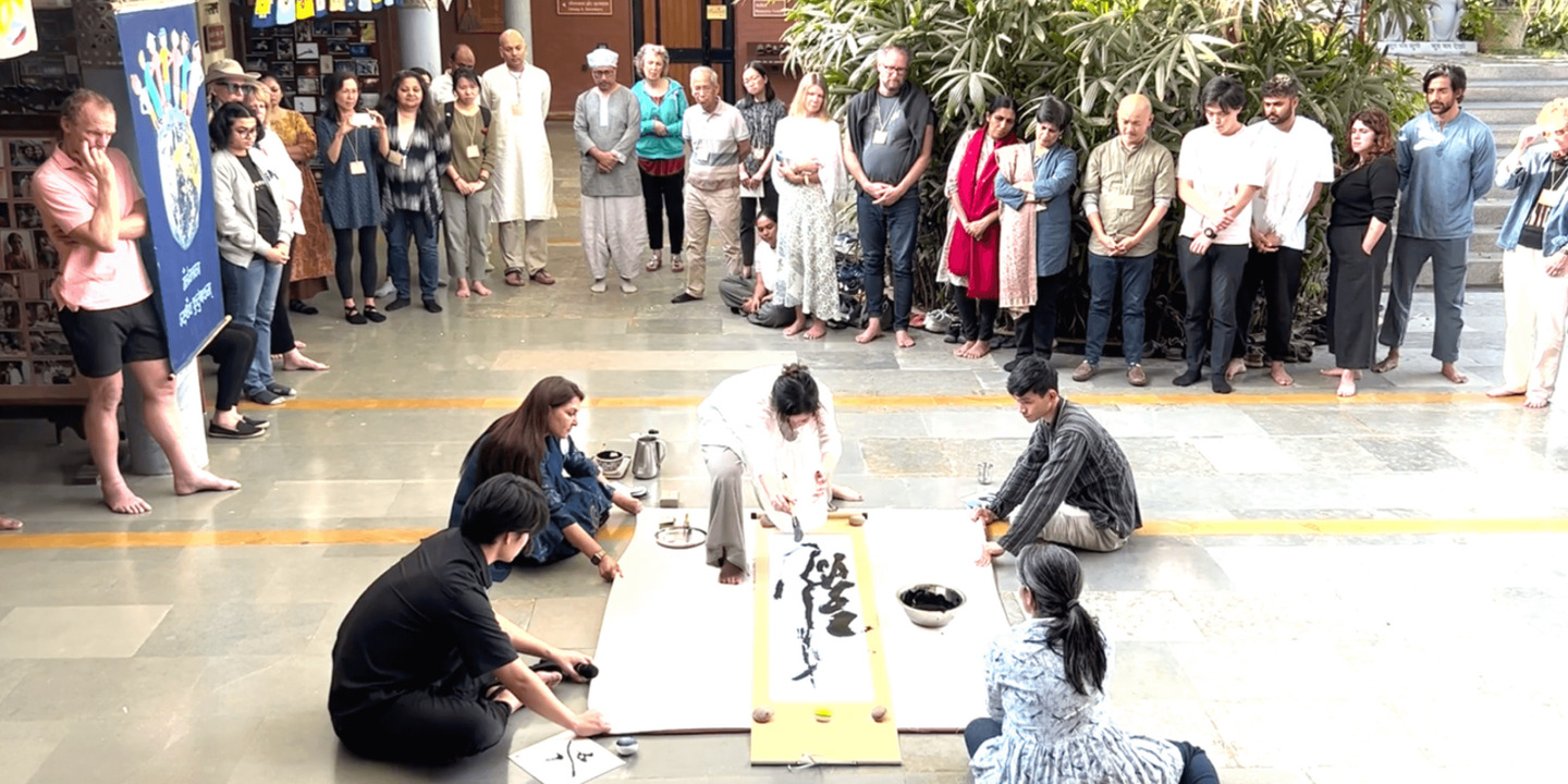 “愛とケアのバスタブ”が、書道家の自分を目覚めさせた。「Gandhi3.0」で世界中のリーダーと根っこでつながった三田愛さんが海外へ扉を開けた理由